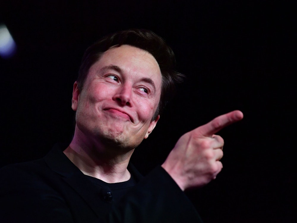 Elon Musk hat nach der Übernahme von Twitter Werbekunden gedroht. Das Foto zeigt den Tech-Milliardär bei einer Tesla-Präsentation in Kalifornien im März 2019.