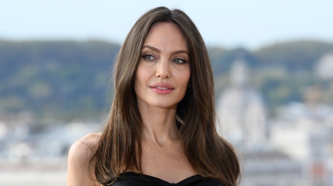 Schauspielerin Angelina Jolie, hier bei einem Fototermin im Oktober 2021 in Rom, ist nicht frei von Skandalen.