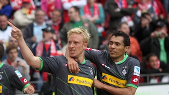 Jubel bei Mike Hanke (l.) und Juan Arango (r.). Das Duo von Borussia Mönchengladbach bejubelt einen Treffer im Spiel beim FSV Mainz 05 am 11. Mai 2013.