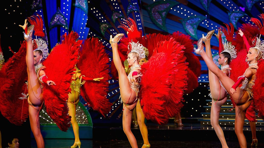 Doriss-Girls mit Tänzerin Morgan Kenny (Mitte) 2011 im Moulin Rouge.