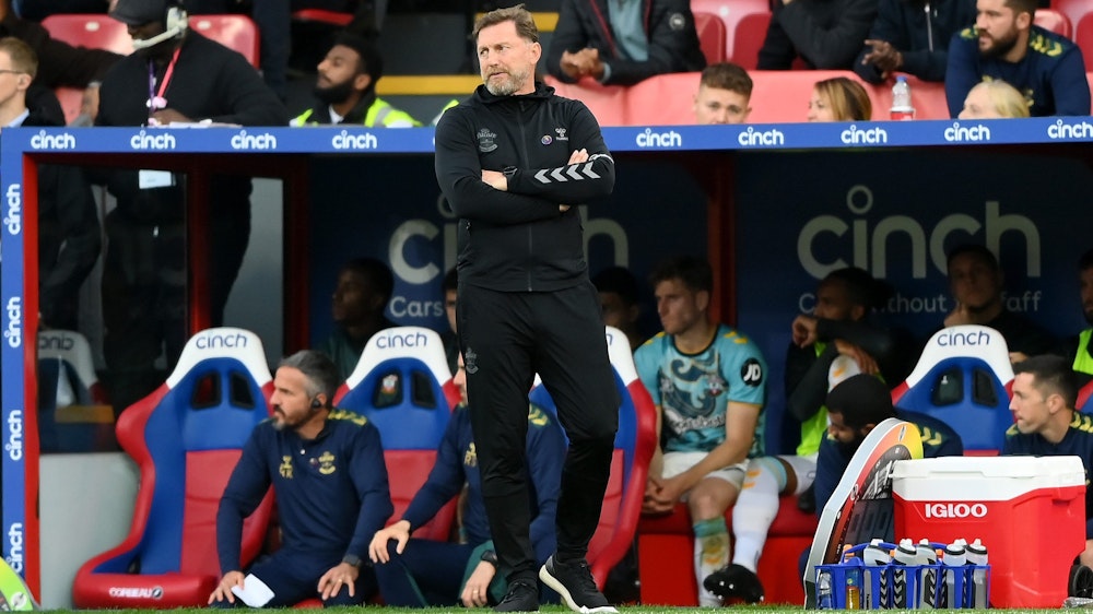 Ralph Hasenhüttl steht beim Spiel gegen Crystal Palace als Trainer beim FC Southampton an der Seitenlinie.