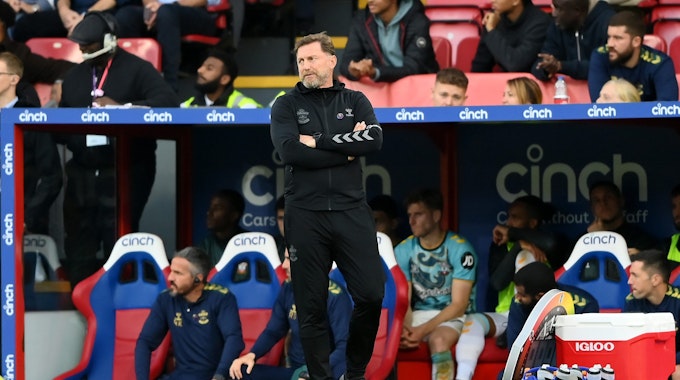 Ralph Hasenhüttl steht beim Spiel gegen Crystal Palace als Trainer beim FC Southampton an der Seitenlinie.