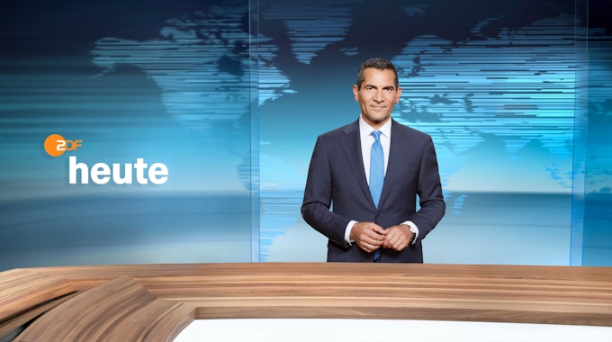 Die ZDF-Montage zeigt ZDF-Moderator Mitri Sirin im Studio der 19-Uhr-«heute»-Sendung.