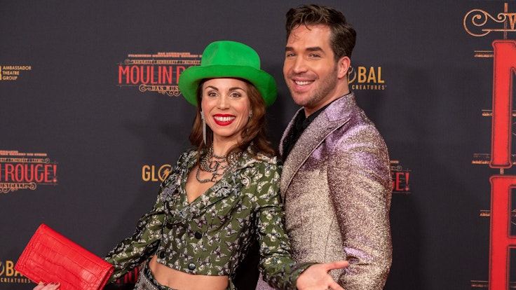 Die Hauptdarsteller Sophie Berner und Riccardo Grecco am 6. November 2022 bei der Premiere des Musicals Moulin Rouge in Köln.