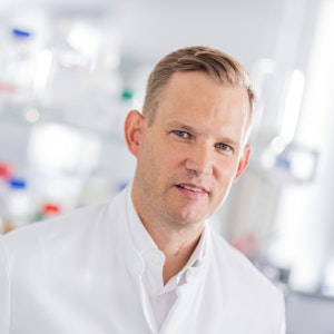 Hendrik Streeck, Direktor des Instituts für Virologie an der Uniklinik Bonn, in seinem Labor: Streeck rechnet mit einem Anstieg von Infektionen nach den WM-Spielen.