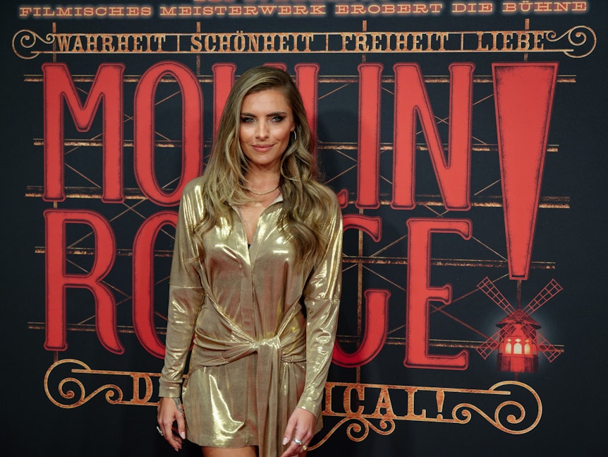 Die Schauspielerin Sophia Thomalla kommt zur Deutschlandpremiere des Musicals „Moulin Rouge!“