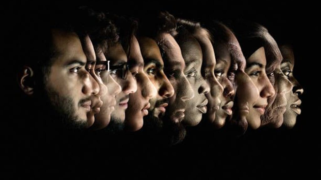 Ein Symbolfoto zeigt die Gesichter verschiedener Menschen