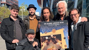Einige Gesichter von Arsch huh mit dem neuen Album ‚‚Wachsam bleiben!".