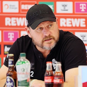 Trainer Steffen Baumgart (1. FC Köln) spricht zu den Journalisten.