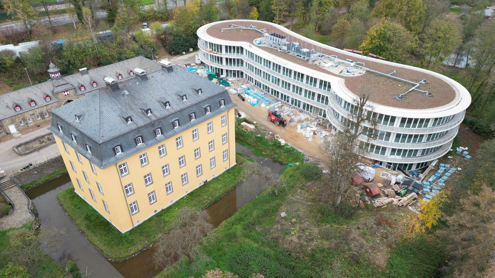 Das Gebäude der Schlossklinik Heiligenhoven in Lindlar ist im Umbau.