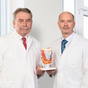 Chefarzt Professor Dr. Hans Udo Zieren und Dr. Marc Goebel sind Experten für Schilddrüsenerkrankungen im Sana-Krankenhaus Hürth