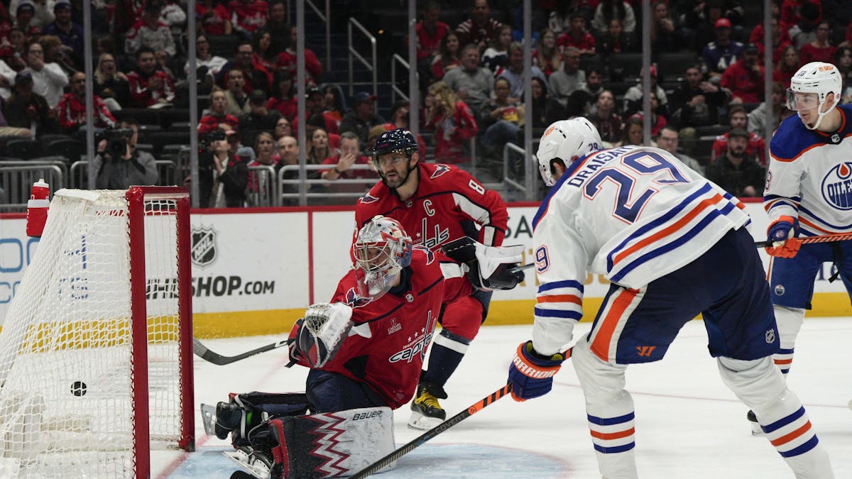 Leon Draisaitl erzielt einen Treffer in der NHL.