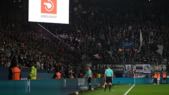 Schiedsrichter Daniel Schlager und der VAR sorgten am Dienstag (9. November 2022) beim Spiel zwischen dem VfL Bochum und Borussia Mönchengladbach mit ihrer Entscheidung zum aberkannten Tor in der 82. Minute für Diskussionen.