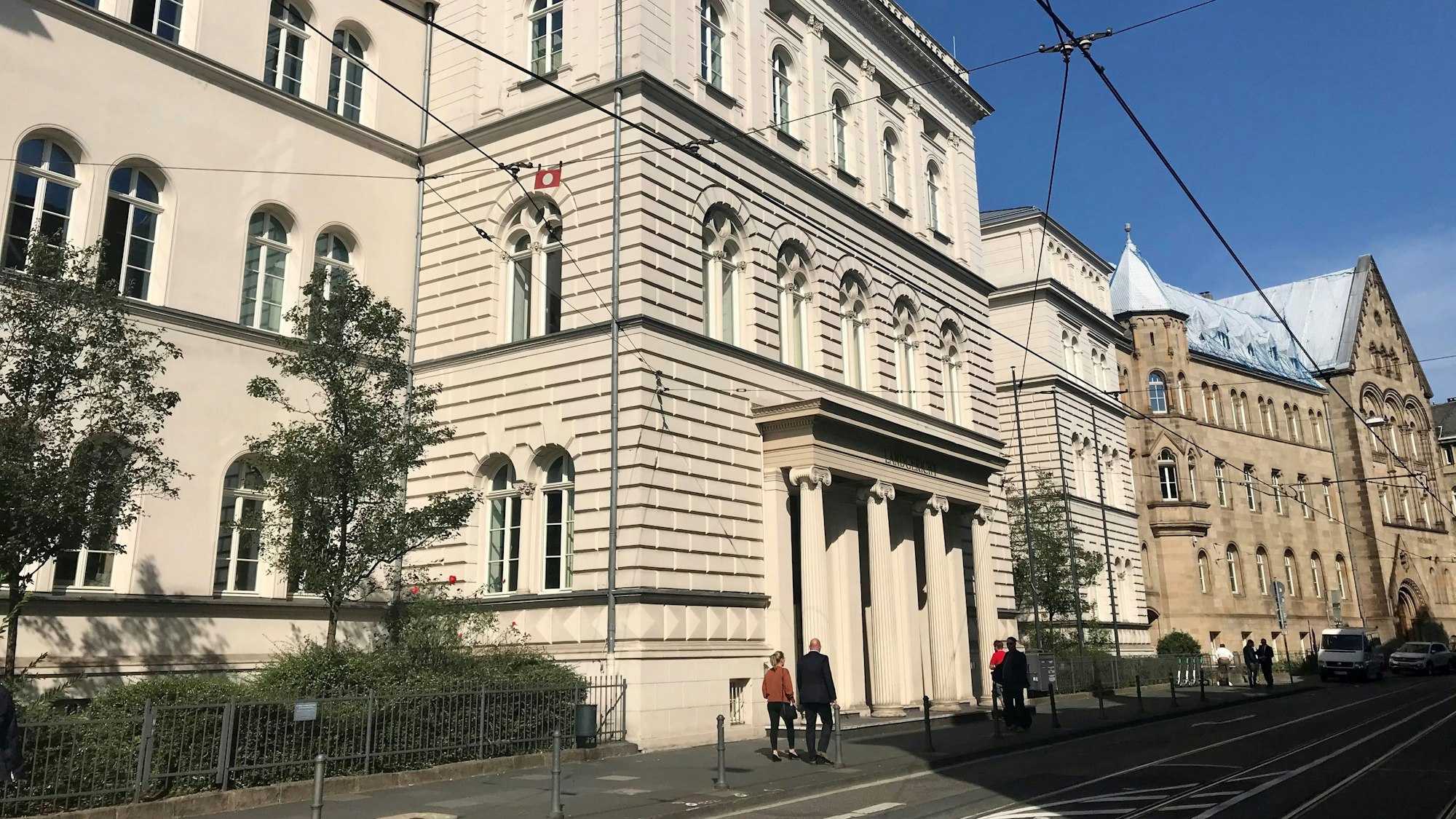 Das Bild zeigt das Landgericht Bonn von außen.