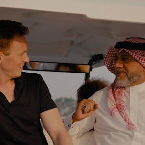WM-Botschafter Khalid Salman in einer ZDF-Dokumentation im Gespräch mit Journalist Jochen Breyer