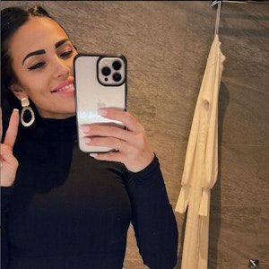 Elena Miras, hier auf einem Instagram-Selfie vom 25. September, geizt nur selten mit ihren Reizen.