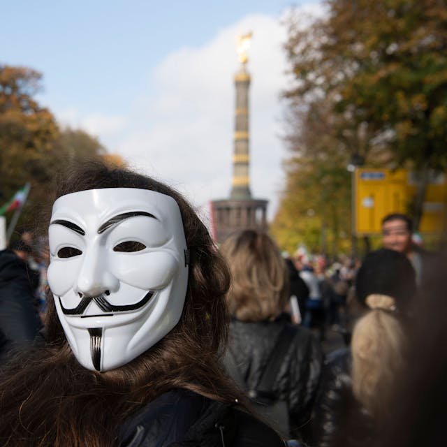 Guy-Fawkes-Masken werden häufig bei Demonstrationen gezeigt.
