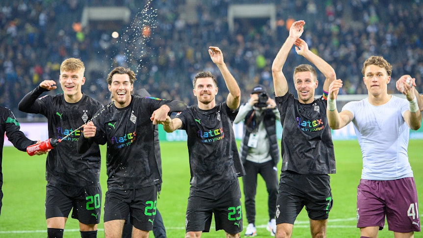Grund zum Jubeln bei Borussia Mönchengladbach: Die Elf von Trainer Daniel Farke besiegte im letzten Spiel vor der Winterpause am Freitag (11. November 2022) Borussia Dortmund mit 4:2.