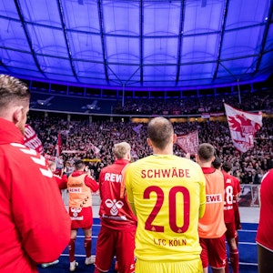 Die Spieler des 1. FC Köln bedankten sich am Samstag (12. November 2022) nach dem 0:2 bei Hertha BSC für die Auswärts-Unterstützung.
