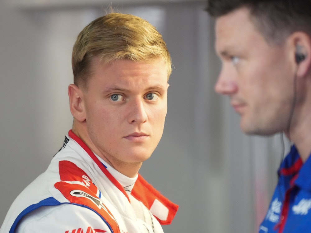 Haas-Pilot Mick Schumacher aus Deutschland kommt zum dritten Training des Großen Preises von Japan auf dem Suzuka Circuit in Suzuka an.
