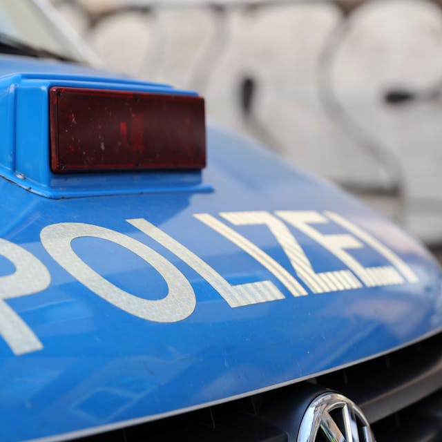 Ein Polizeiauto in Köln (Symbolbild)

