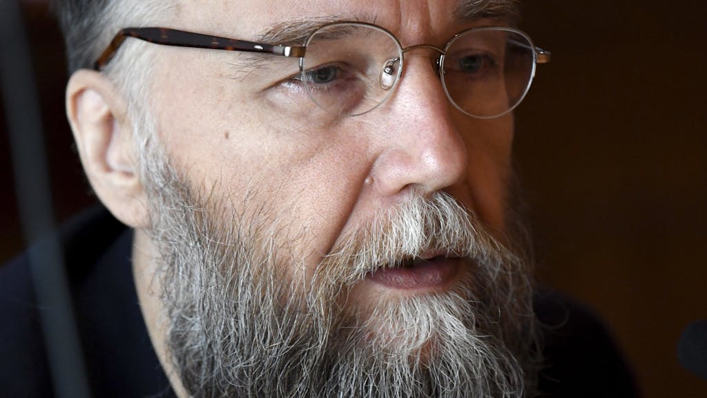 Der russische Ideologe Alexander Dugin hält einen Vortrag in Helsinki.