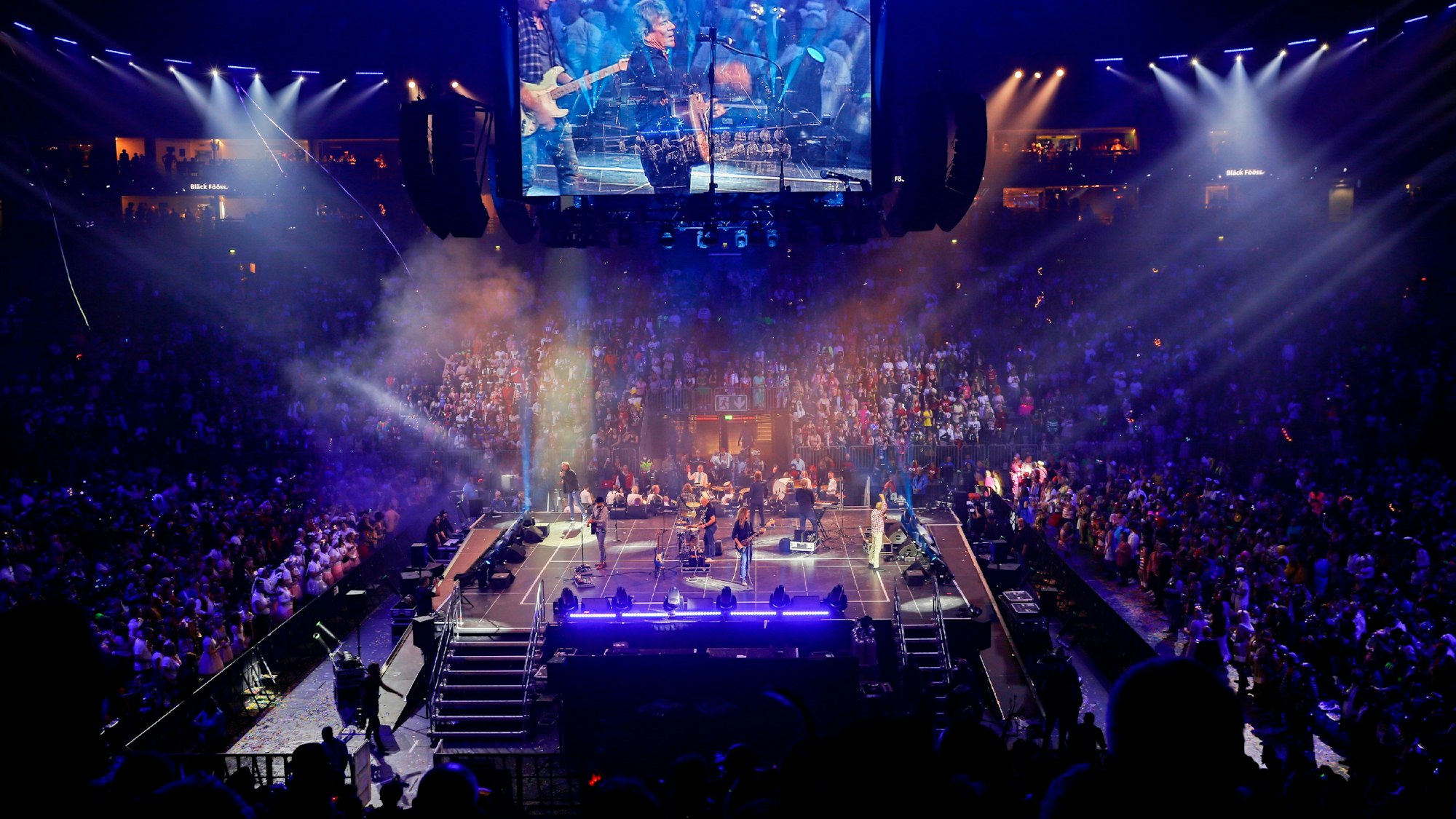 Blick auf die Center-Stage-Bühne in der Lanxess Arena