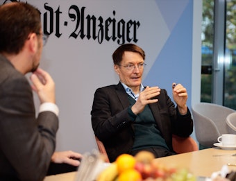 Bundesgesundheitminister Lauterbach (SPD) sitzt in der „Stadt-Anzeiger“-Redaktion