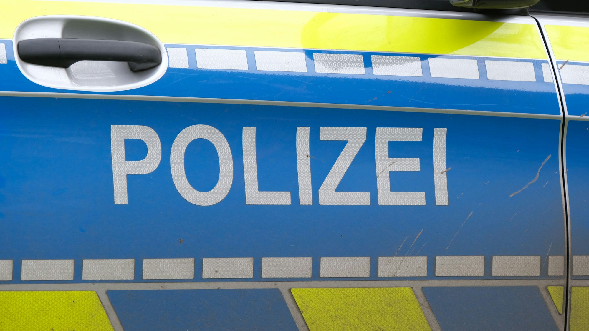 04.02.2022, Köln: Symbolfoto Polizei, Polizeifahrzeug, Einsatzfahrzeug Foto: Max Grönert
