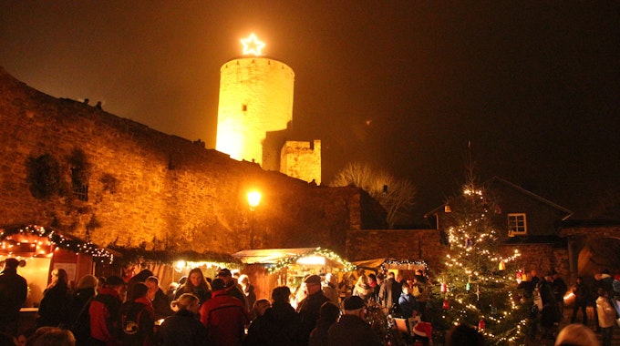 Lichter Weihnachtsmarkt Burg Reifferscheid, Eifel