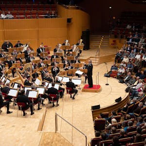 Unter der Leitung von Oberstleutnant Christian Weiper spielte das Musikkorps der Bundeswehr am 14.11.2022 in der Philharmonie.