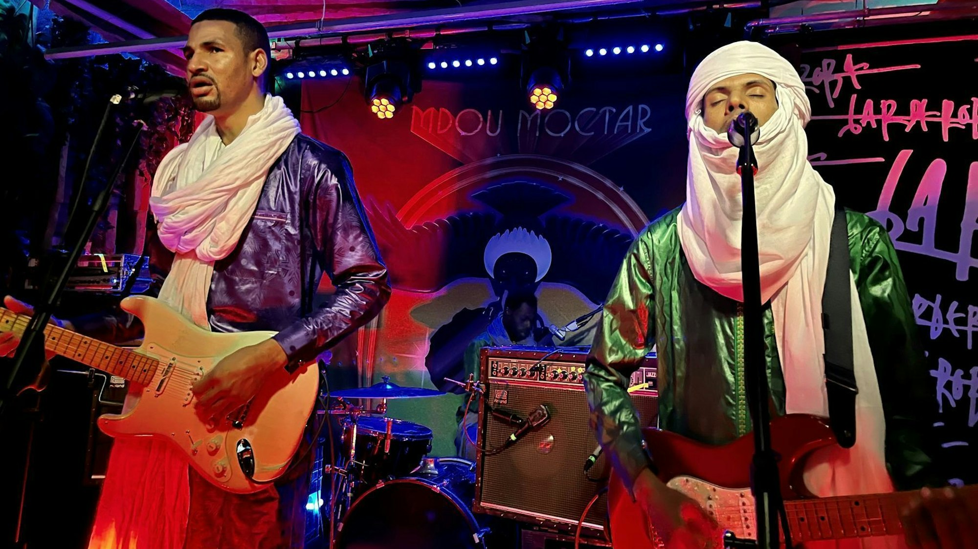 Mdou Moctar, Tuareg-Gitarrist, im Ehrenfelder Club Bumann & Sohn