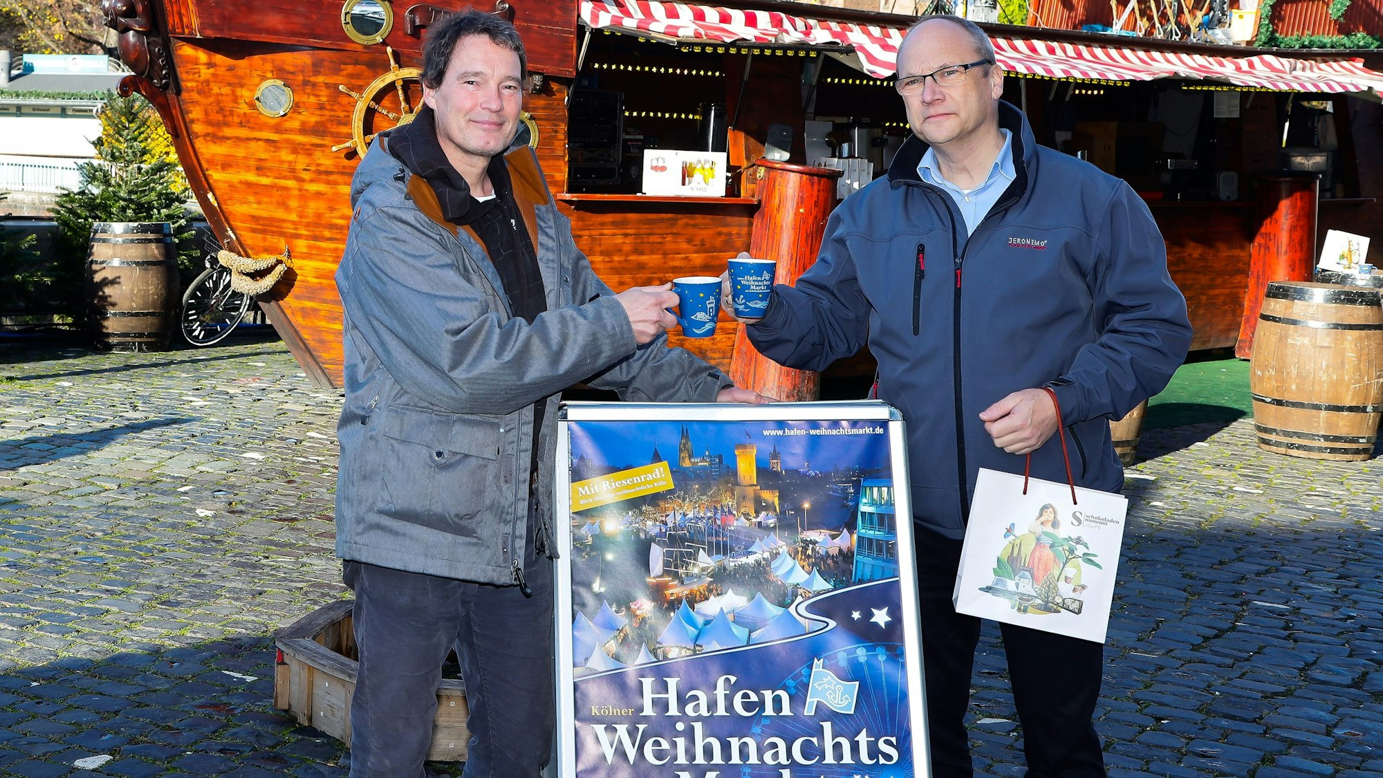 Weihnachtsmarkt-Veranstalter Edwin Kroll und Klaus H. Schopen, Pressesprecher Schokomuseum, stellen das neue Programm vor.
