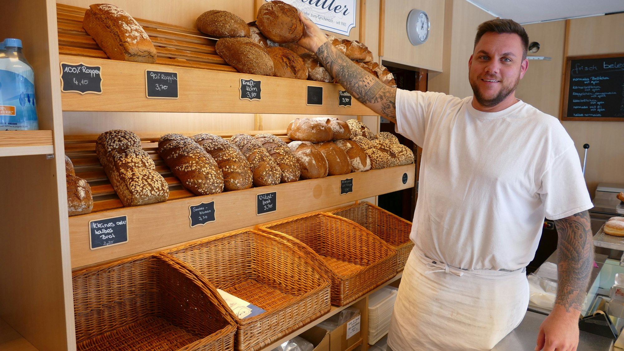 Bäckermeister Jan Müller und sein Team haben sich schweren Herzens entschieden, die Bäckerei in Niederkassel-Ranzel schon ujm 17 Uhr zu schließen.