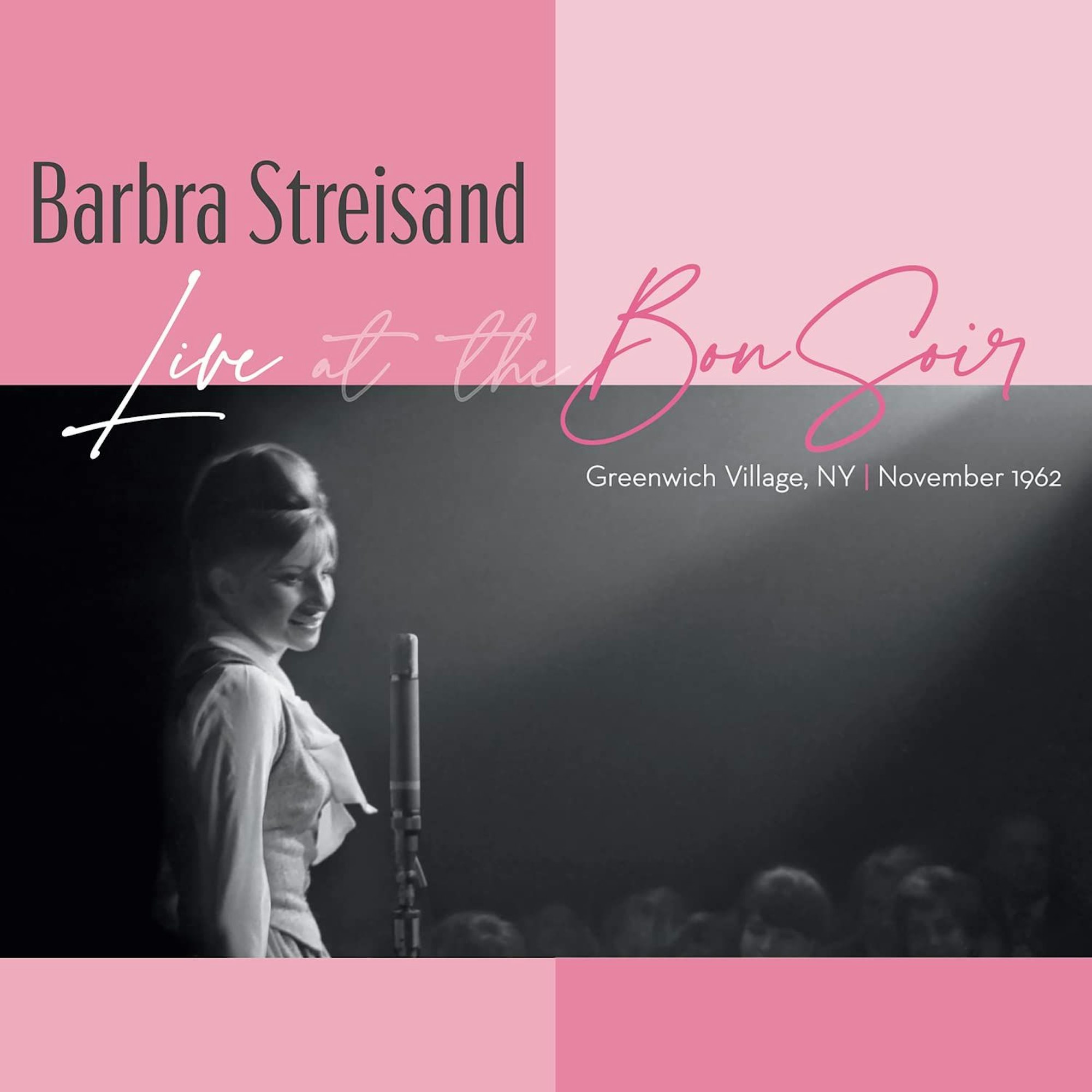 Cover-Artwork Babra Streisand Live at The Bon Soir Album. Die Sängerin steht am Mikro.