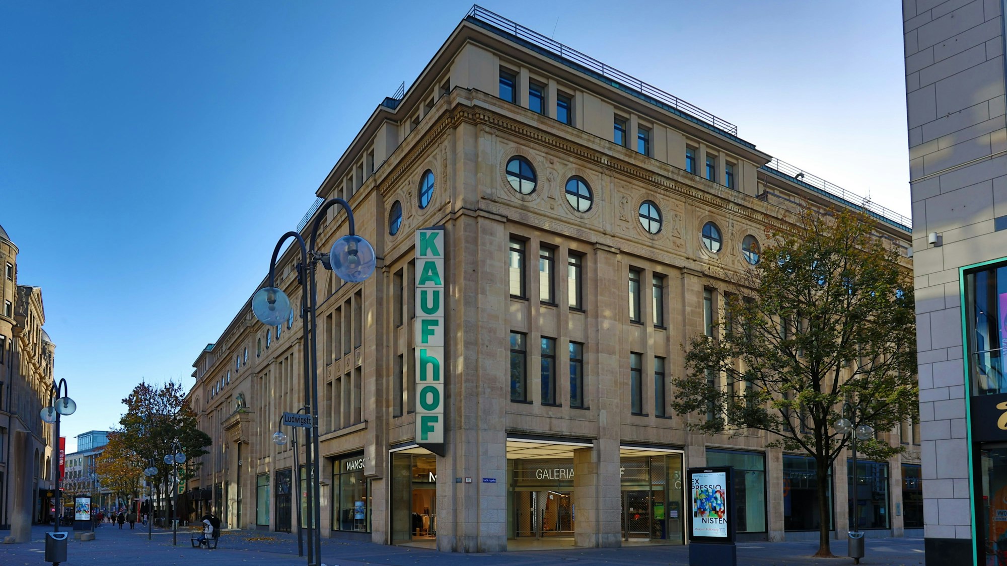 Außenaufnahmen der beiden Warenhäuser von Galeria in der Kölner Innenstadt.