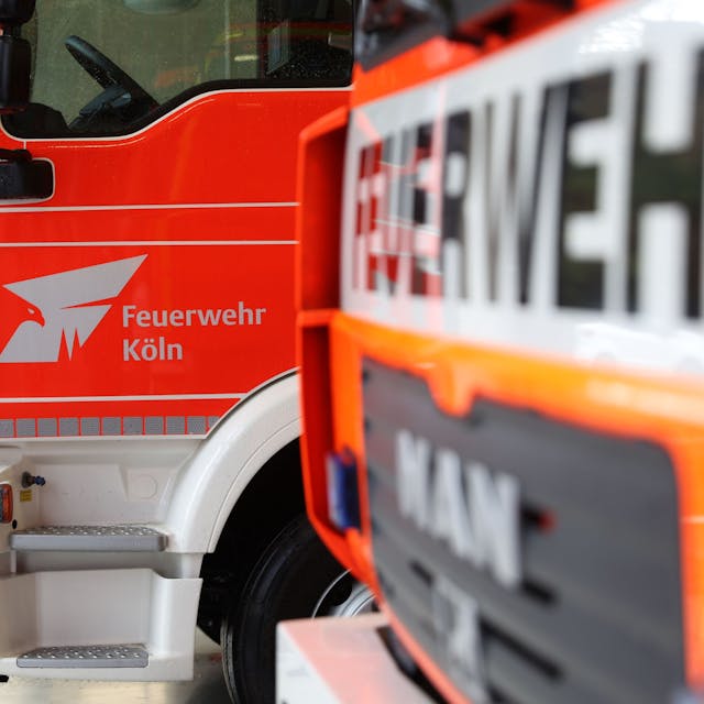 Autos mit Emblem der Feuerwehr Köln&nbsp;