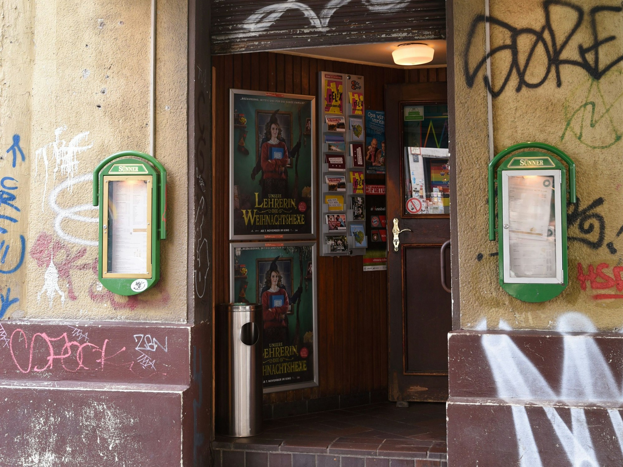 
Blick auf den Eingang der Gastronomie „Oma Kleinmann“ auf der Zülpicher Straße