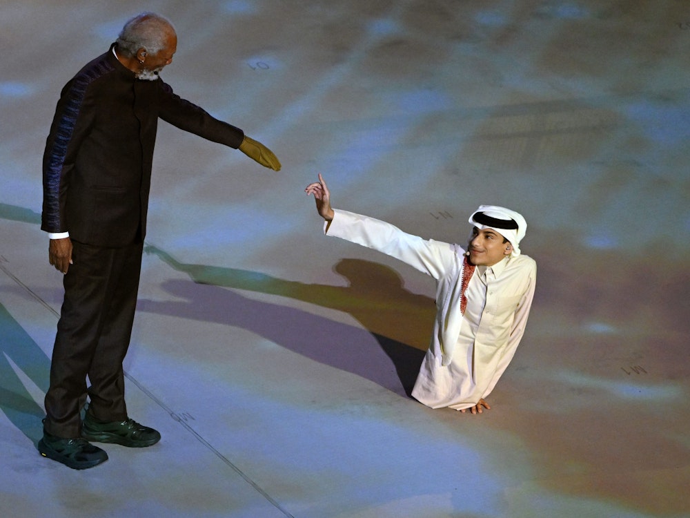 Oscar-Preisträger Morgan Freeman und Paralympics-Sportler Ghanim Al-Muftah nehmen an der Eröffnungsfeier teil.