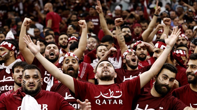 Katarische Fans beim WM-Eröffnungsspiel zwischen Katar und Ecuador am 20. November 2022.
