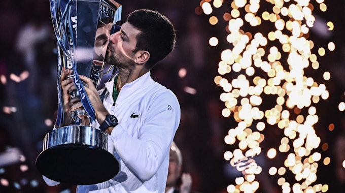 Novak Djokovic feiert seinen Sieg in Turin.