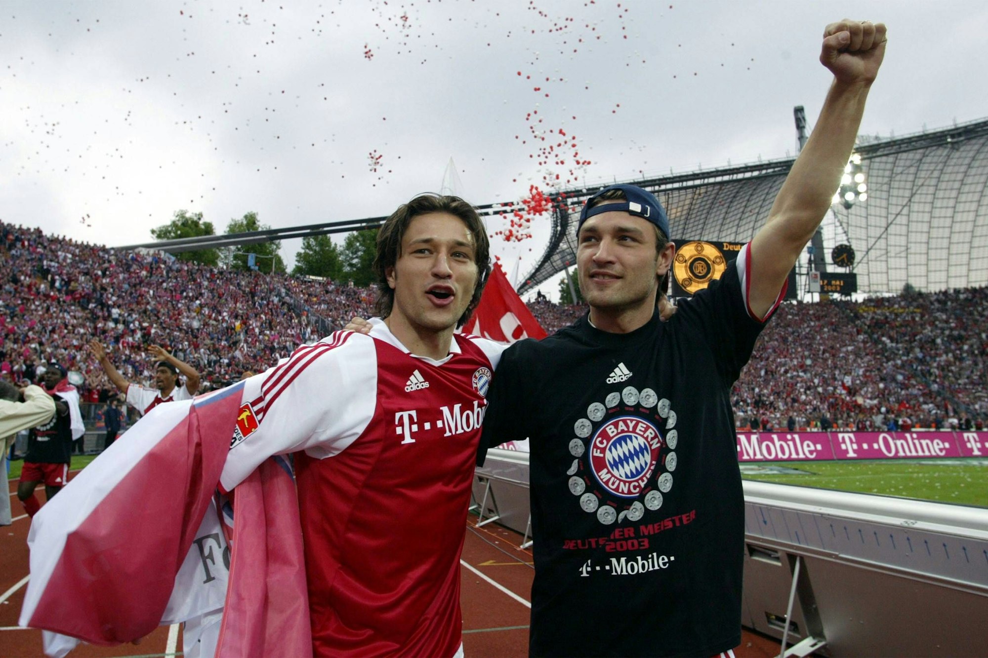 Nico und Robert Kovac feiern die Deutsche Meisterschaft mit dem FC Bayern München.