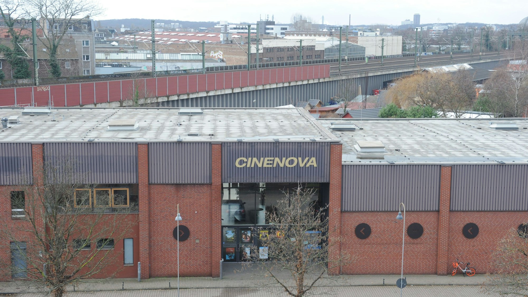
Das Kino Cinenova in Köln-Ehrenfeld von außen.