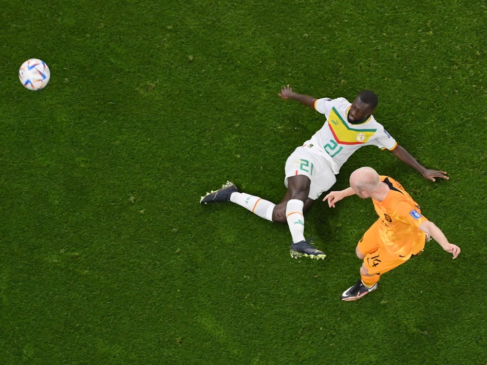 Davy Klaassen erzielt den 2:0-Endstand für die Niederlande gegen den Senegal im ersten WM-Gruppenspiel.