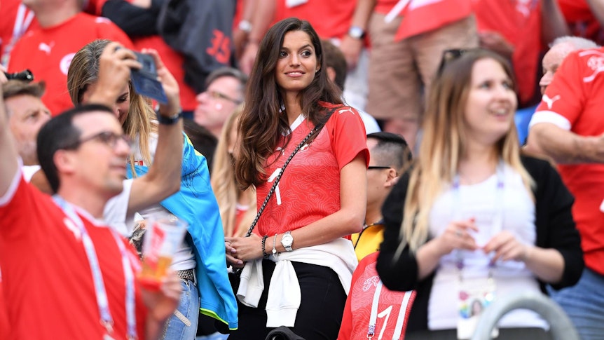 Alina, Ehefrau von Borussia-Mönchengladbach-Keeper Yann Sommer, am 3. Juli 2018 bei einem WM-Spiel zwischen der Schweiz und Schweden im Stadion.