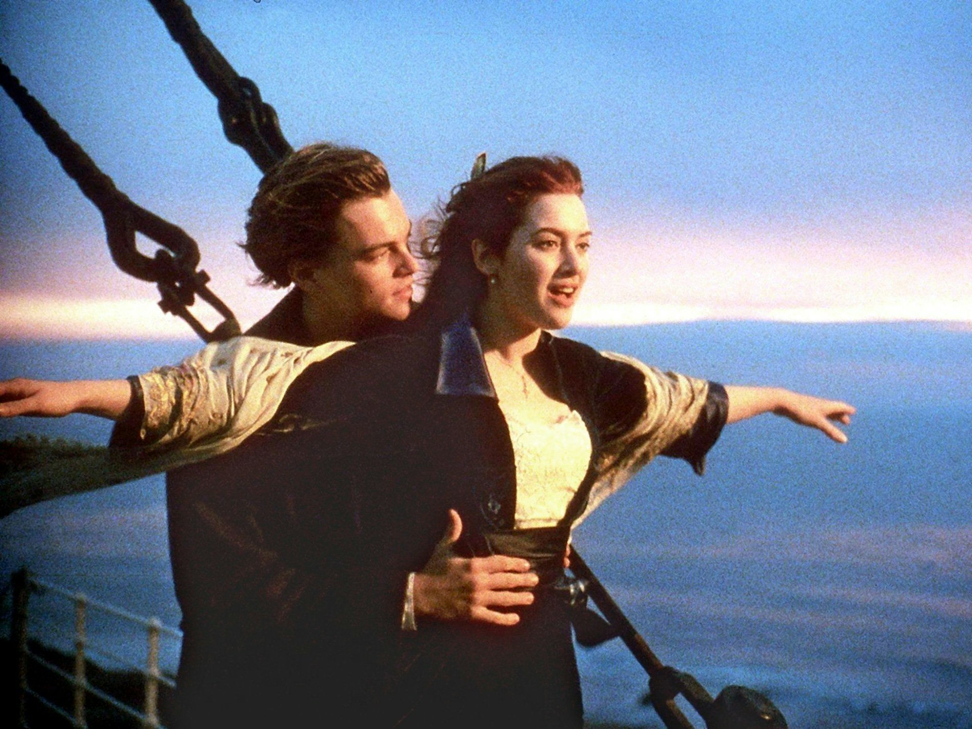 Leonardo DiCaprio und Kate Winslet in einer Filmszene von "Titanic" (1997)