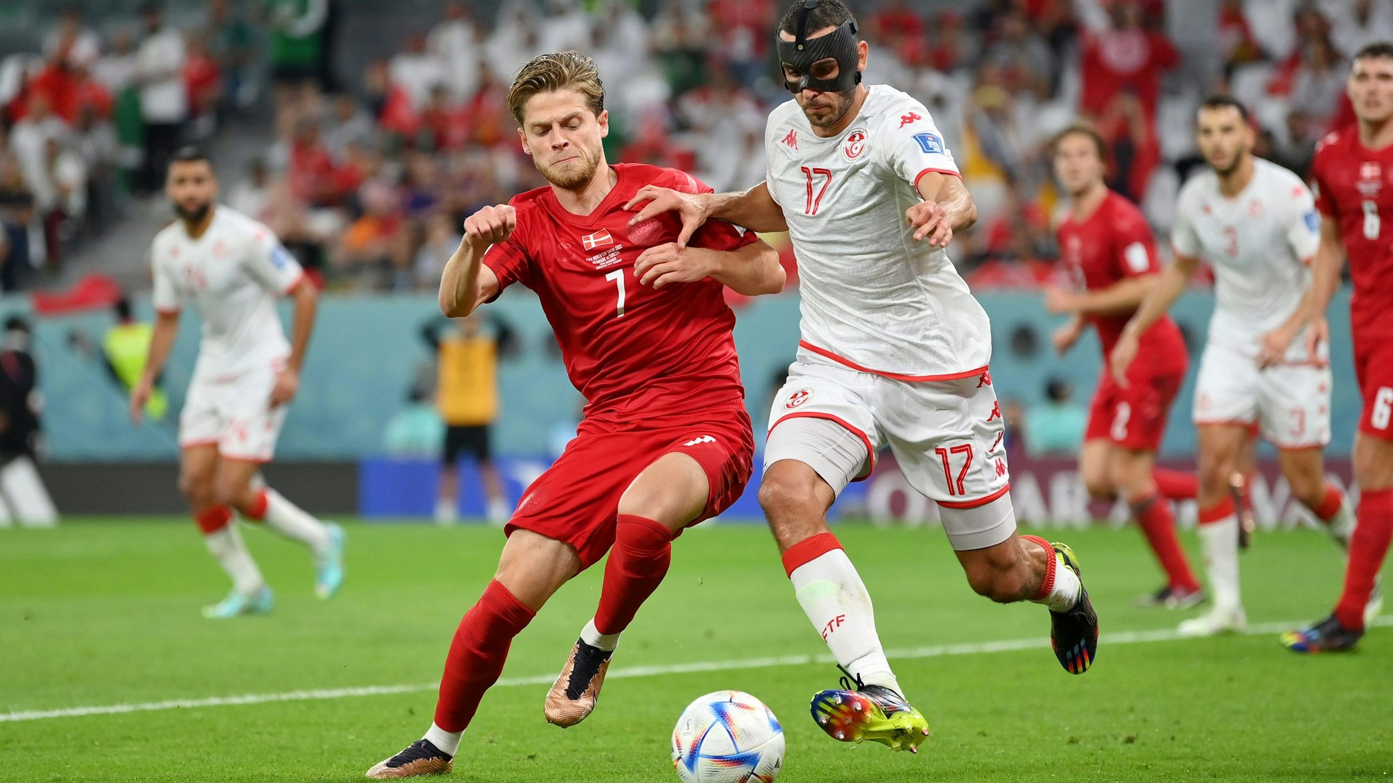 Ellyes Skhiri spielt bei der WM für Tunesien gegen Dänemark.