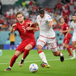 Ellyes Skhiri spielt bei der WM für Tunesien gegen Dänemark.