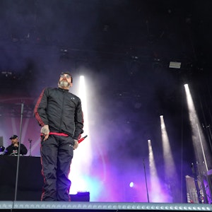Der deutsche Rapper Sido steht im August 2021 im Steigerwaldstadion während eines Auftritts auf der Bühne.