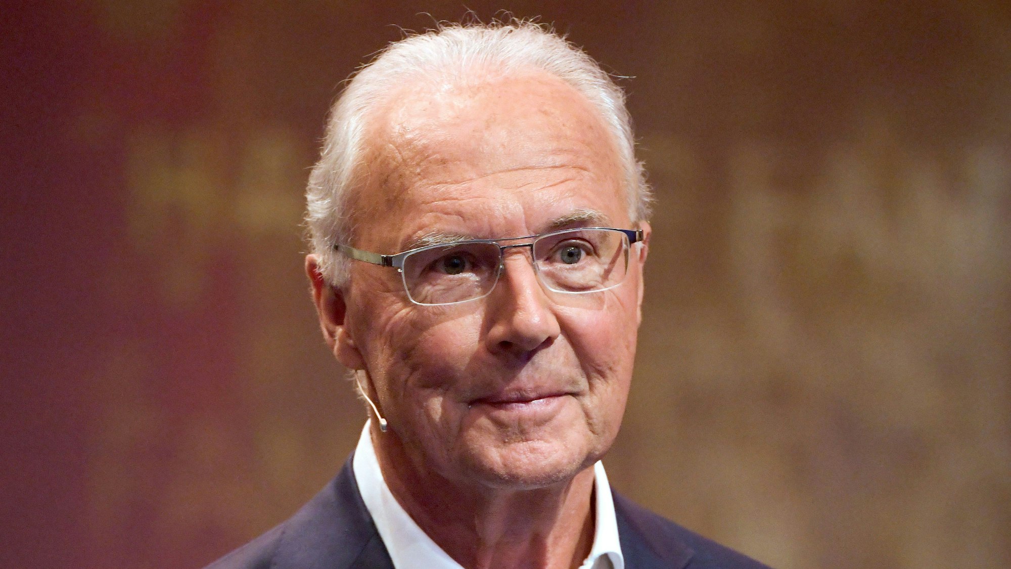 Franz Beckenbauer nimmt an einer öffentlichen Veranstaltung in Dortmund teil.